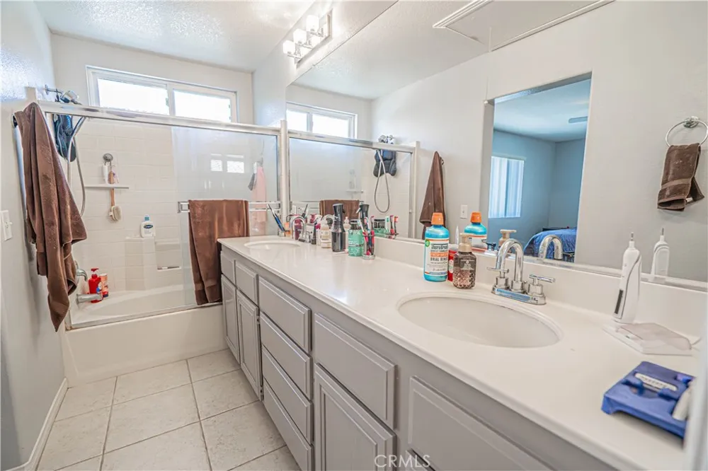 25708 Holiday Circle #B Stevenson Ranch, CA 91381