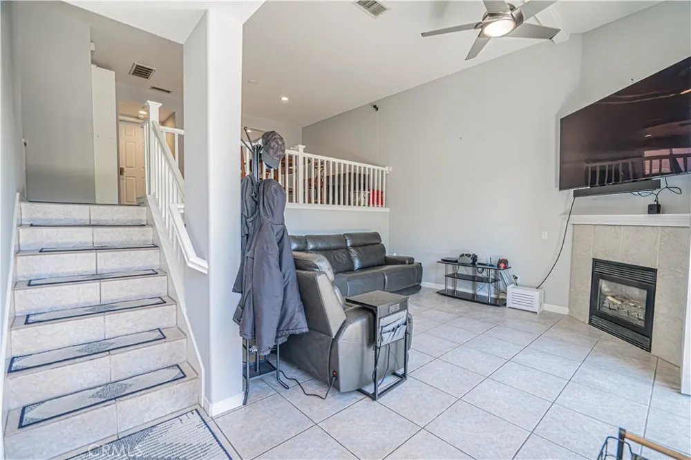 25708 Holiday Circle #B Stevenson Ranch, CA 91381