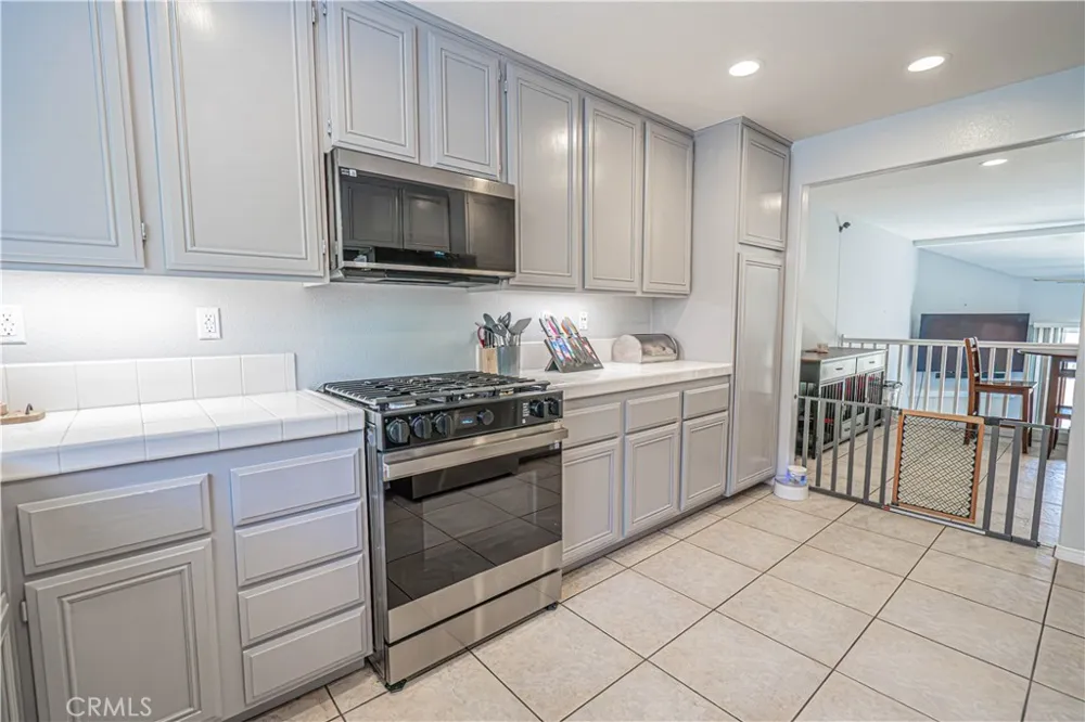 25708 Holiday Circle #B Stevenson Ranch, CA 91381