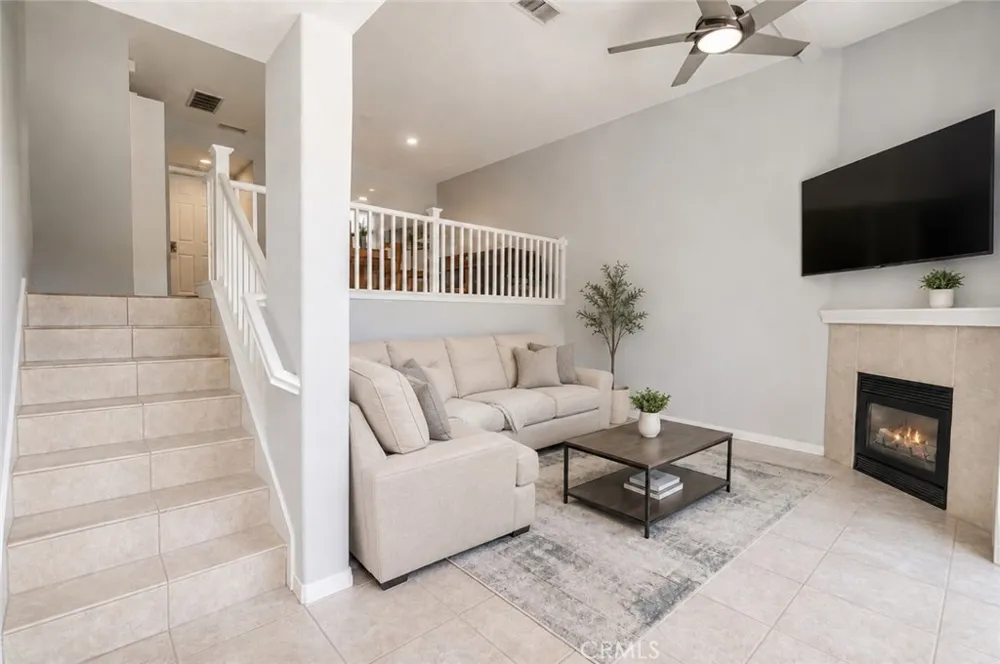 25708 Holiday Circle #B Stevenson Ranch, CA 91381