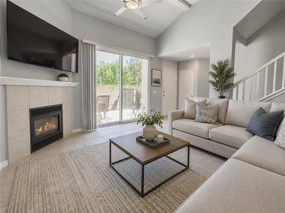 25708 Holiday Circle #B Stevenson Ranch, CA 91381
