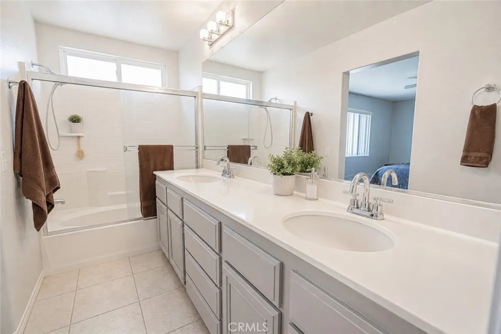 25708 Holiday Circle #B Stevenson Ranch, CA 91381