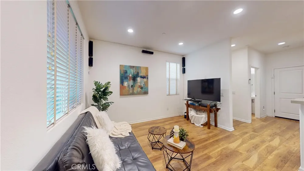 10351 Diamond Pacoima, CA 91331