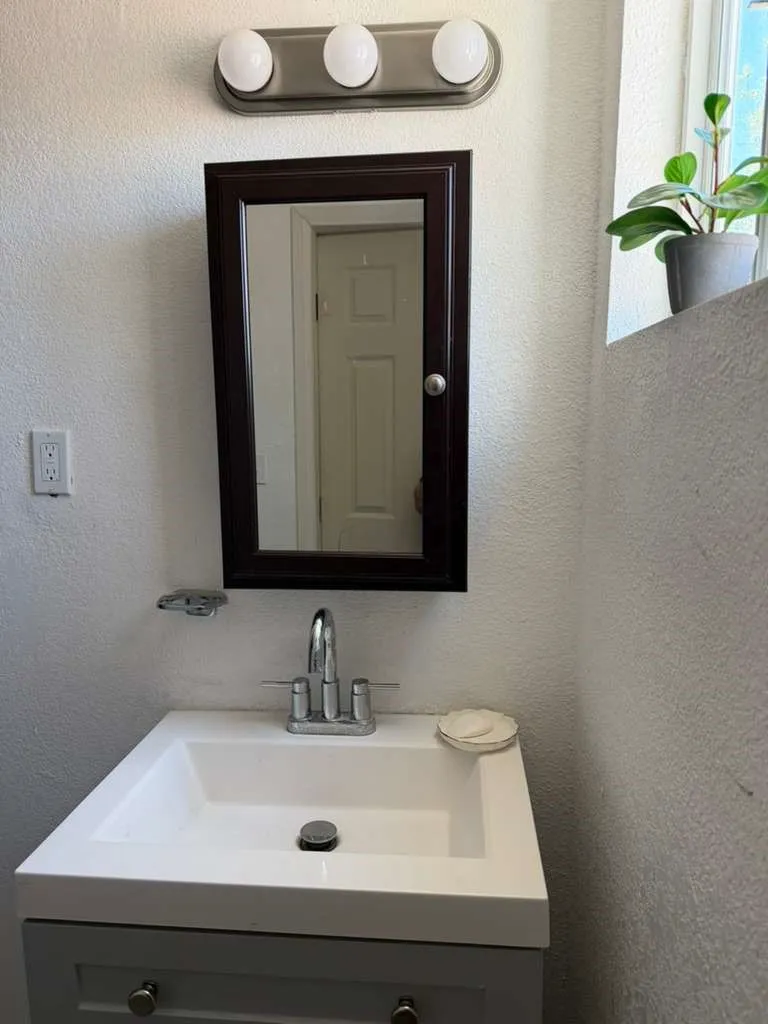 45445 Genoa Lancaster, CA 93534