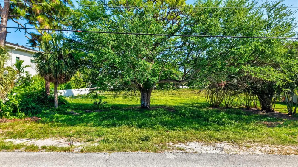 442 E Royal Palm Road Boca Raton, FL 33432