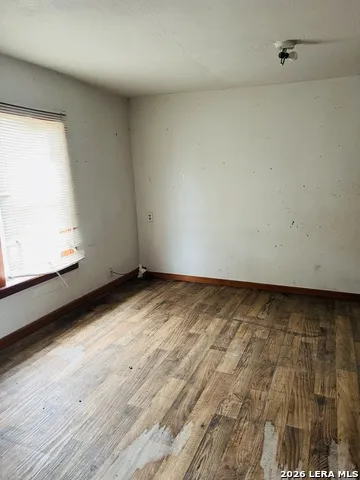 817 El Paso Sabinal, TX 78801