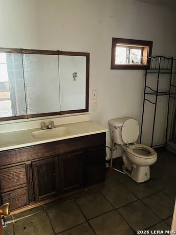 817 El Paso Sabinal, TX 78801