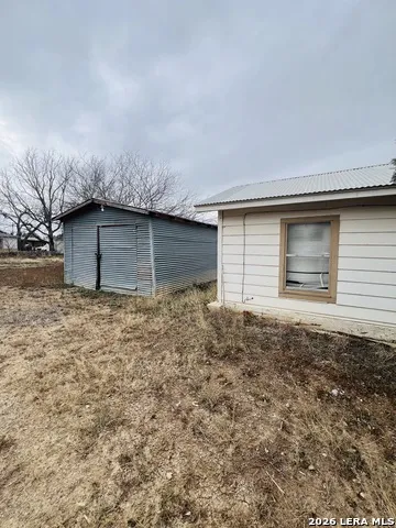 817 El Paso Sabinal, TX 78801
