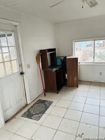 817 El Paso Sabinal, TX 78801