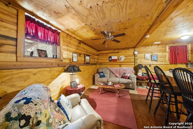 496 Cedarhill Dr. Bandera, TX 78003
