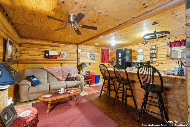 496 Cedarhill Dr. Bandera, TX 78003