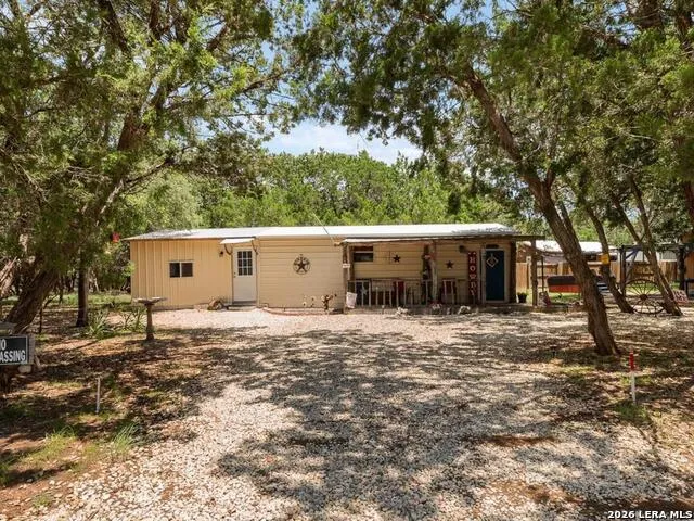 496 Cedarhill Dr. Bandera, TX 78003