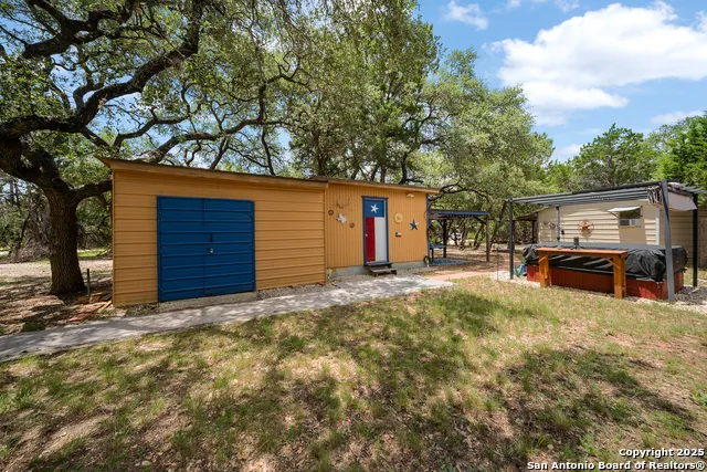 496 Cedarhill Dr. Bandera, TX 78003