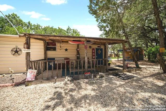 496 Cedarhill Dr. Bandera, TX 78003