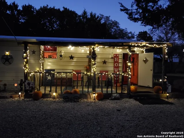 496 Cedarhill Dr. Bandera, TX 78003