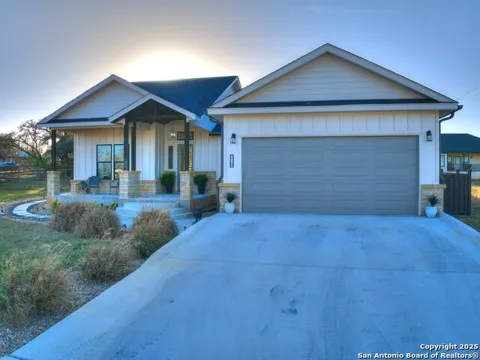 218 Edgewood Cir