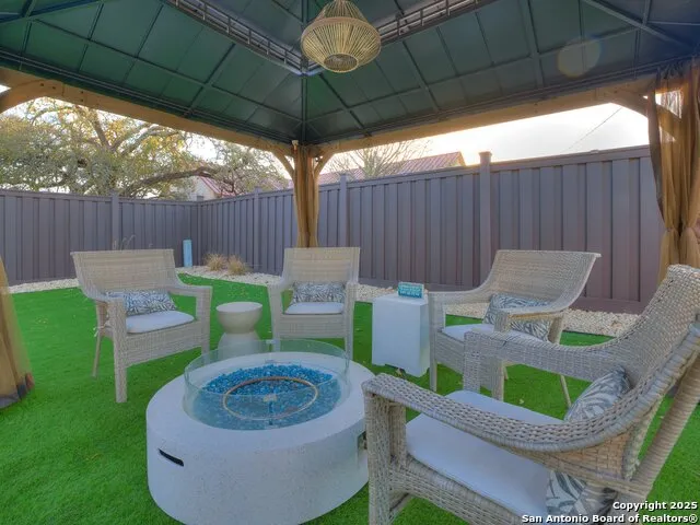 218 Edgewood Cir Bandera, TX 78003