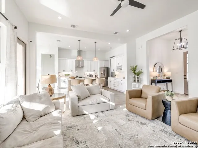 218 Edgewood Cir Bandera, TX 78003