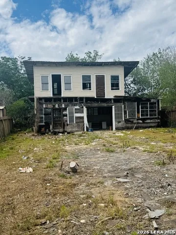1119 Plum Floresville, TX 78114