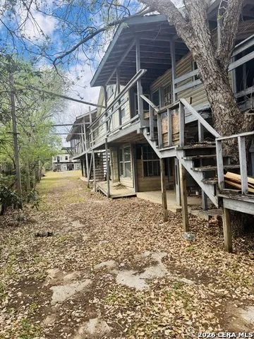 1119 Plum Floresville, TX 78114