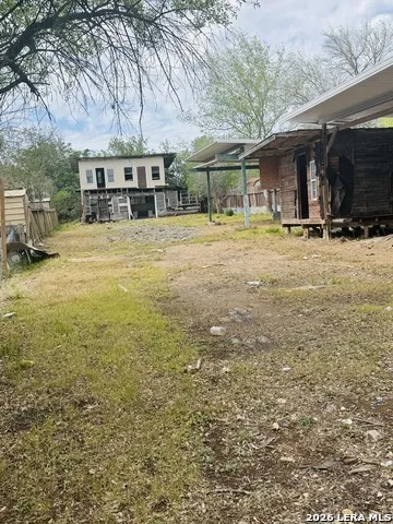 1119 Plum Floresville, TX 78114