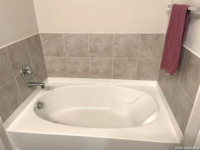 13511 Eden St Hedwig, TX 78152