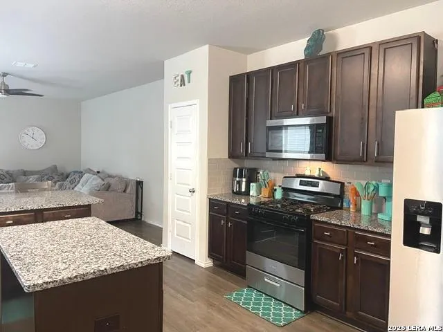 13511 Eden St Hedwig, TX 78152