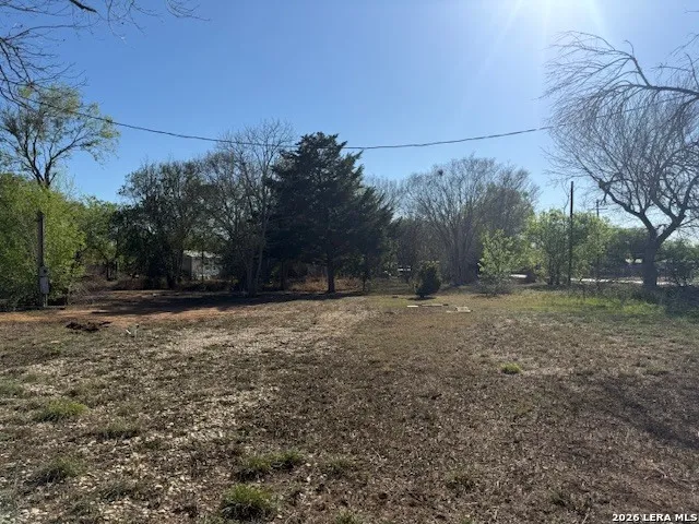 910 CHESTNUT Jourdanton, TX 78026