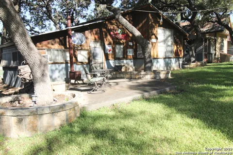 955 Faurie Rd Unit CEDAR CABIN