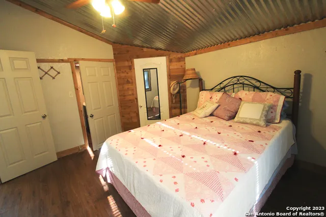 955 Faurie Rd Unit CEDAR CABIN Lakehills, TX 78063