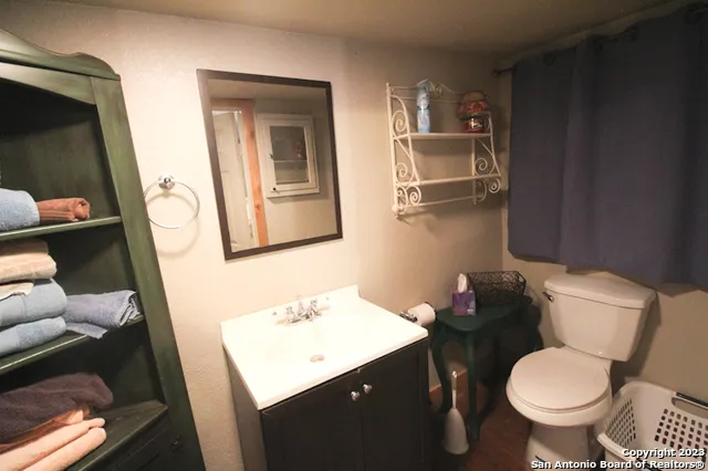 955 Faurie Rd Unit CEDAR CABIN Lakehills, TX 78063
