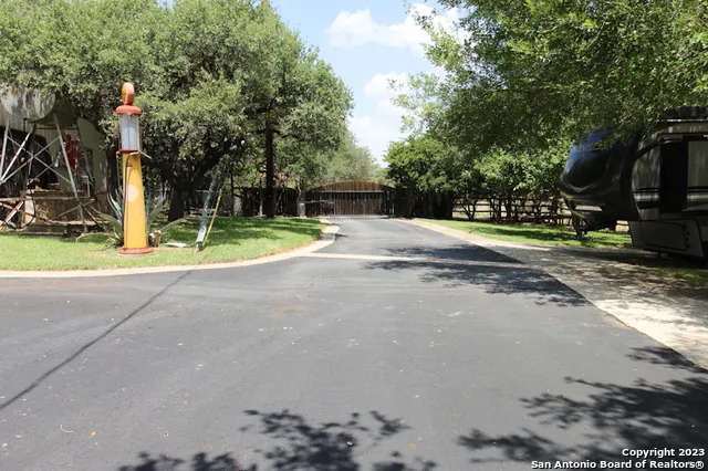 955 Faurie Rd Unit CEDAR CABIN Lakehills, TX 78063