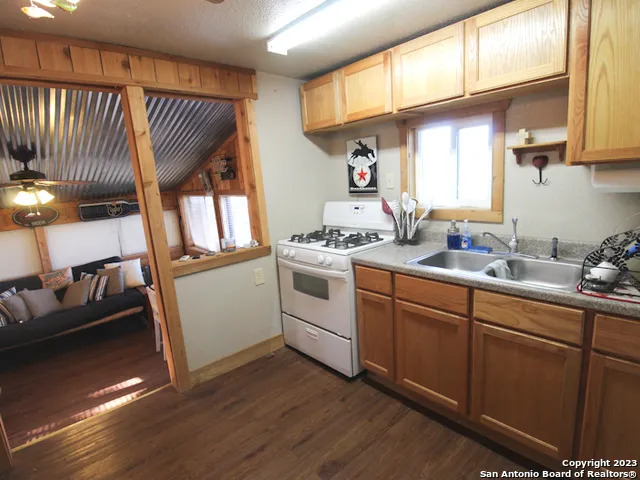 955 Faurie Rd Unit CEDAR CABIN Lakehills, TX 78063