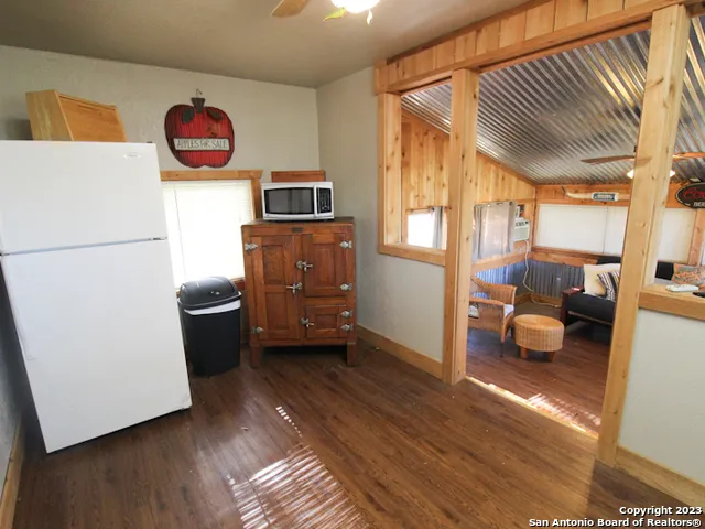 955 Faurie Rd Unit CEDAR CABIN Lakehills, TX 78063