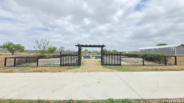 13083 Fm 2779 Moore, TX 78057