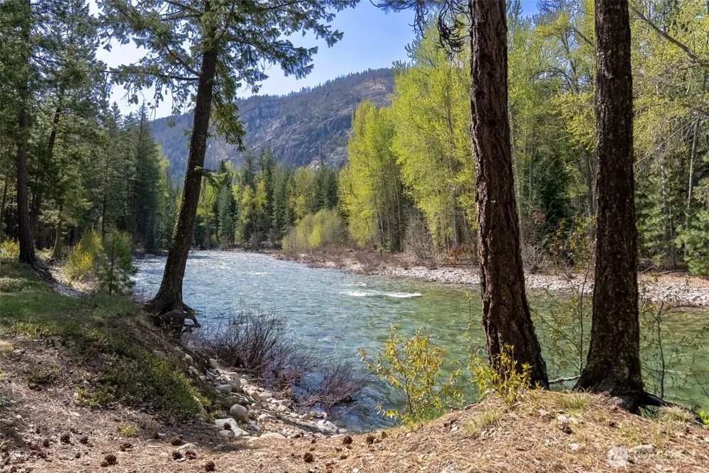 225 C Lost River Road Mazama, WA 98833