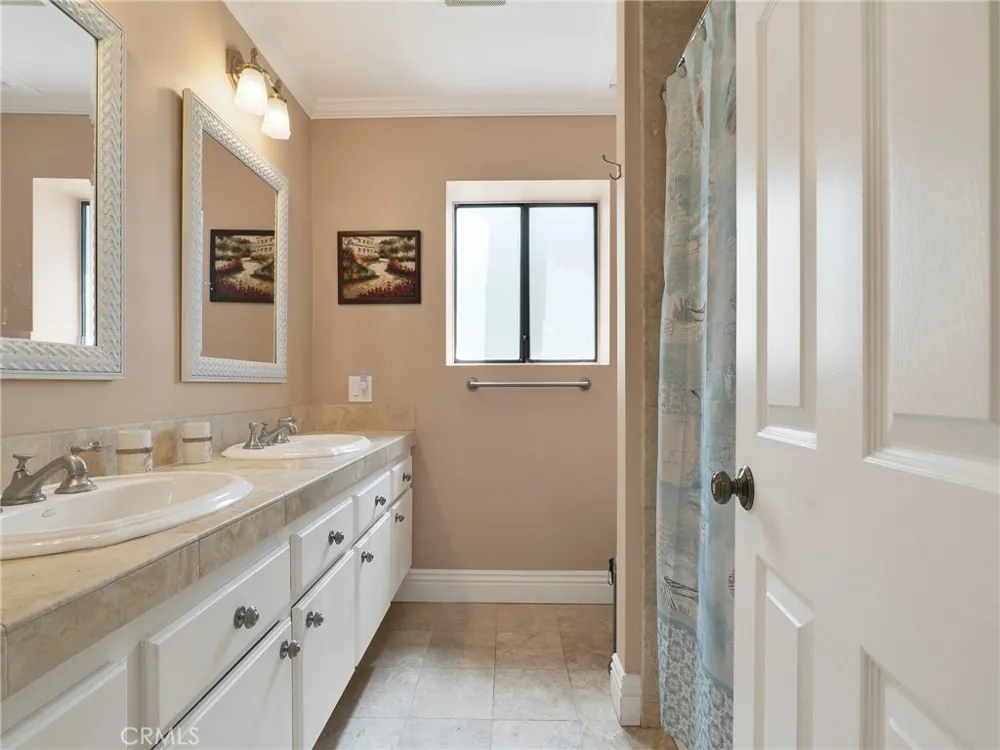 796 Valley Westlake Village, CA 91362