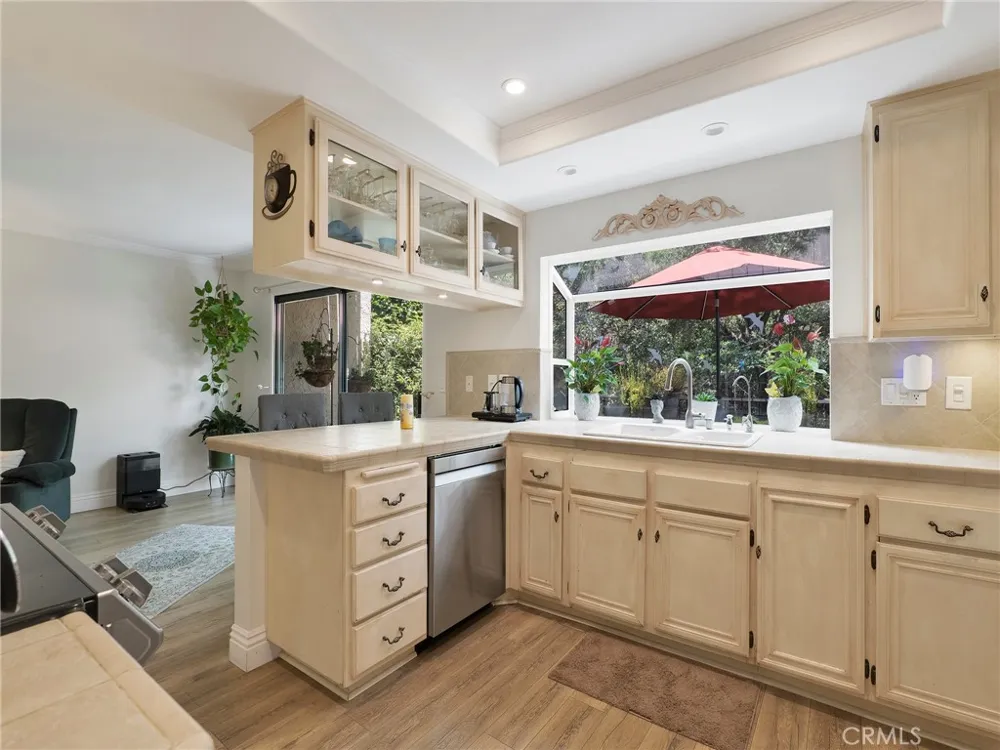 796 Valley Westlake Village, CA 91362