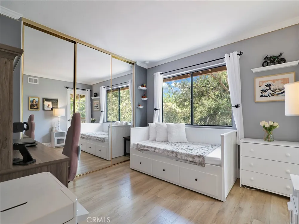 796 Valley Westlake Village, CA 91362