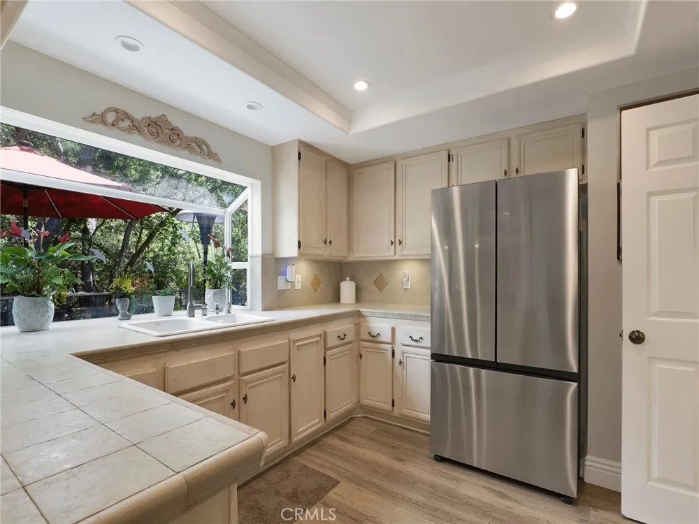 796 Valley Westlake Village, CA 91362