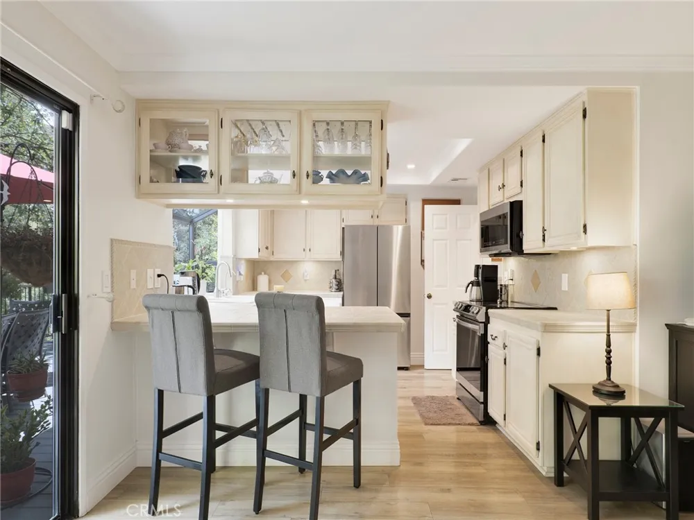 796 Valley Westlake Village, CA 91362