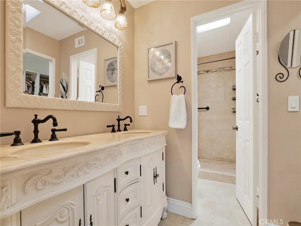 796 Valley Westlake Village, CA 91362