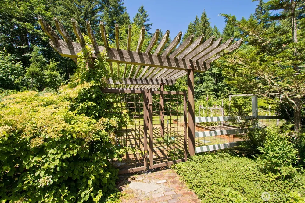 35800 249th Avenue SE Enumclaw, WA 98022
