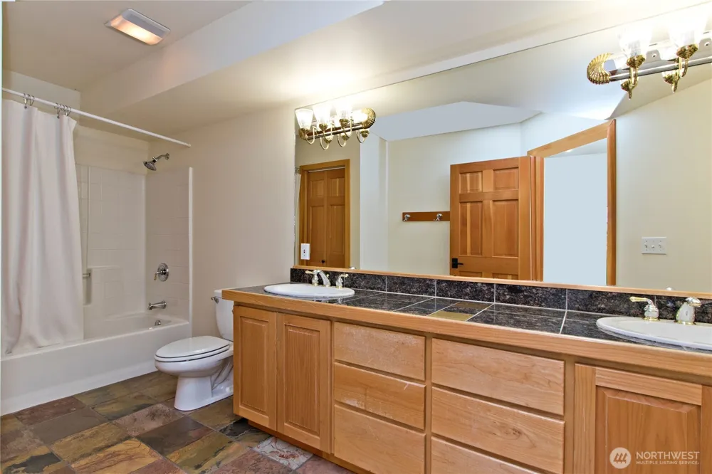 35800 249th Avenue SE Enumclaw, WA 98022
