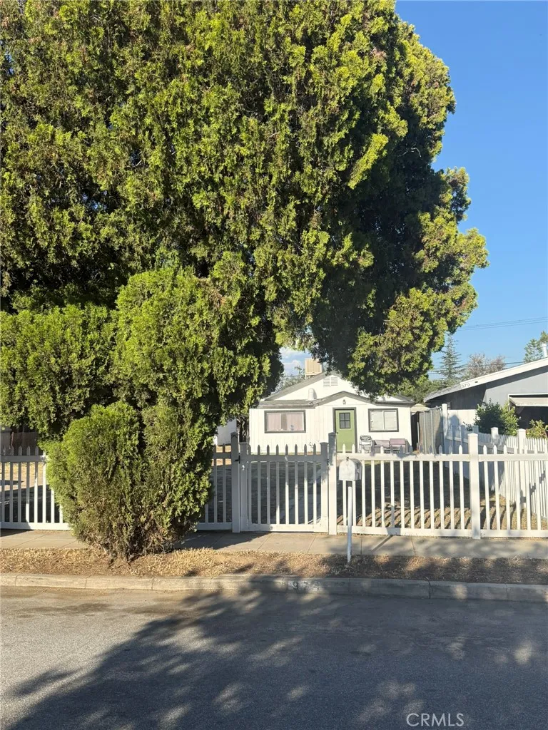 974 Sperry Dr. Colton, CA 92324