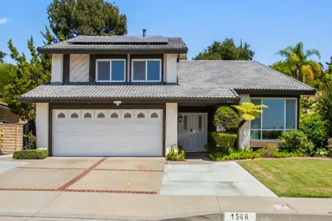 1566 Autumn Hill