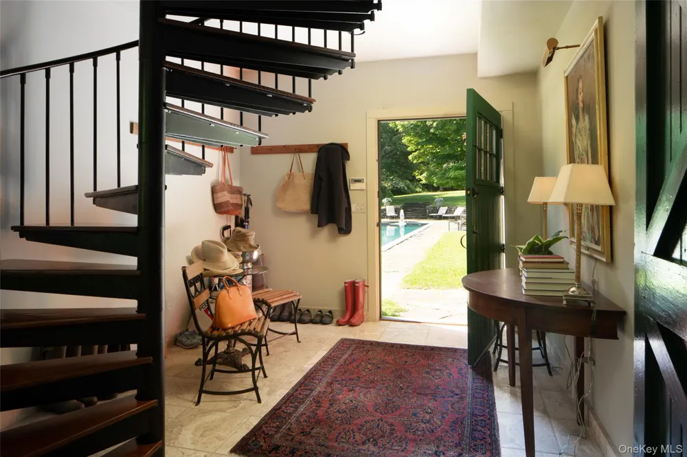 6-8 Old Killearn Road Millbrook, NY 12545