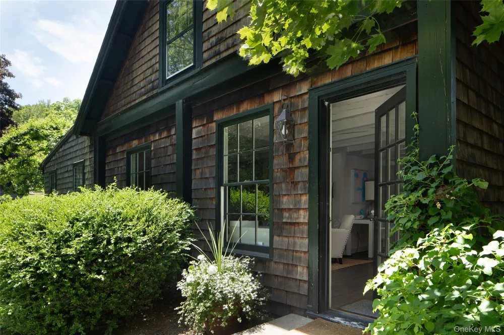 6-8 Old Killearn Road Millbrook, NY 12545