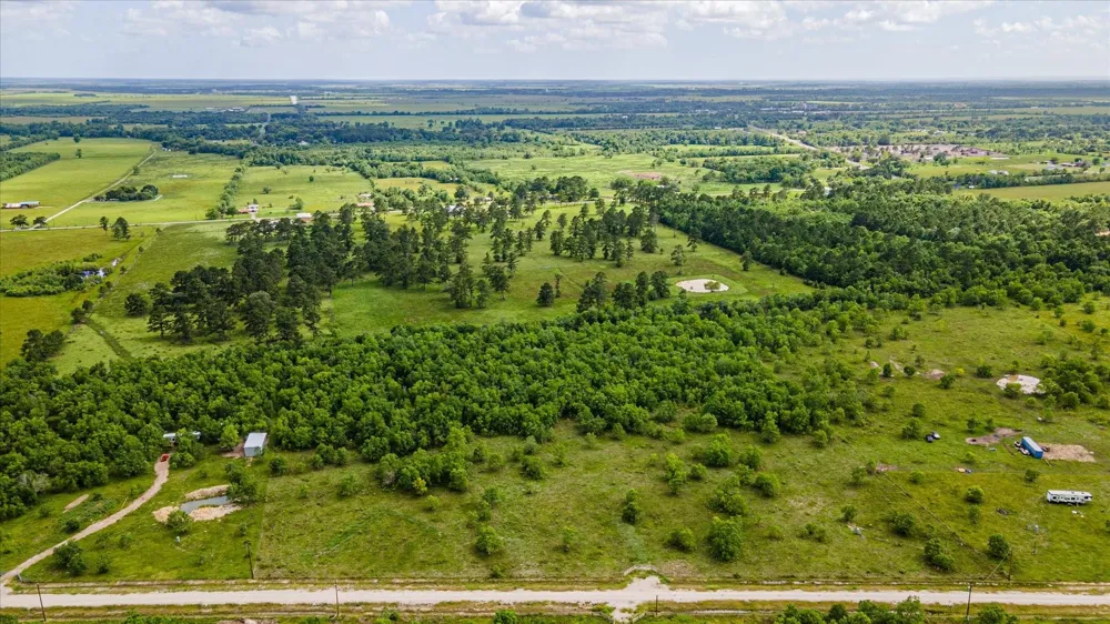 348 Private Road 77003 Liberty, TX 77575
