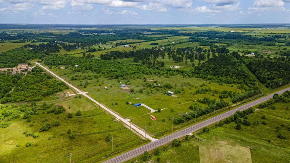 348 Private Road 77003 Liberty, TX 77575